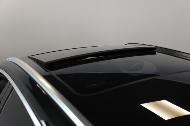 BMW 3-SERIE Touring 330e | M-SPORT | Laserlight | Schuif-kantel dak | Headup | Trekhaak elektrisch