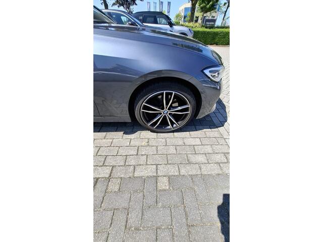 BMW 3-SERIE Touring 320i High Executive