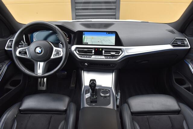 BMW 3-SERIE 320i Executive Edition * M-Sportpakket * 19''LM * Camera * Stoelverwarming *