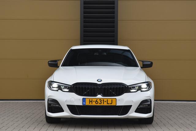 BMW 3-SERIE 320i Executive Edition * M-Sportpakket * 19''LM * Camera * Stoelverwarming *