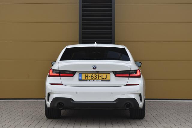 BMW 3-SERIE 320i Executive Edition * M-Sportpakket * 19''LM * Camera * Stoelverwarming *