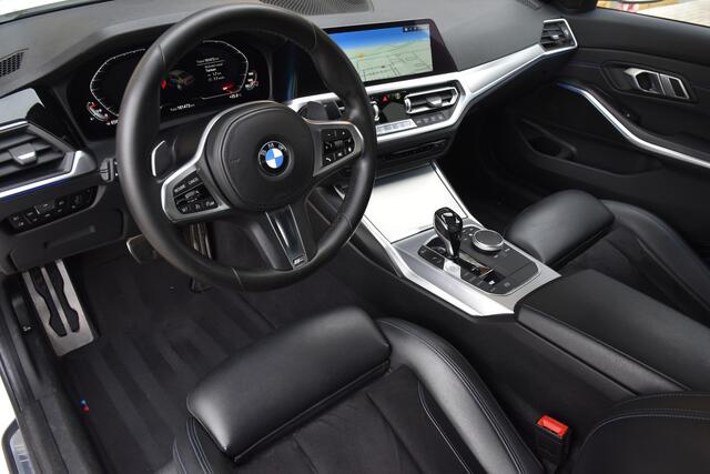 BMW 3-SERIE 320i Executive Edition * M-Sportpakket * 19''LM * Camera * Stoelverwarming *