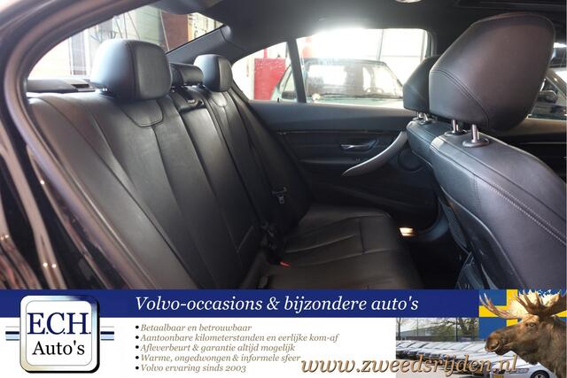 BMW 3-SERIE 330e M-Pakket, Hybride, Schuifdak, Leer, 19 inch