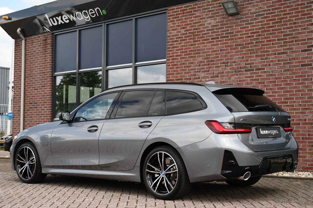BMW 3-SERIE Touring 330e xDrive M-Sport Pano ACC 19inch HUD El-zetels Camera