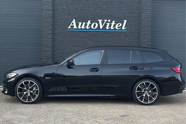 BMW 3-SERIE Touring 330e | Sportstoelen | Adaptive Cruise | 360° Camera | Dodehoek sensor | Stoel + Stuurverwarming | 19' Inch