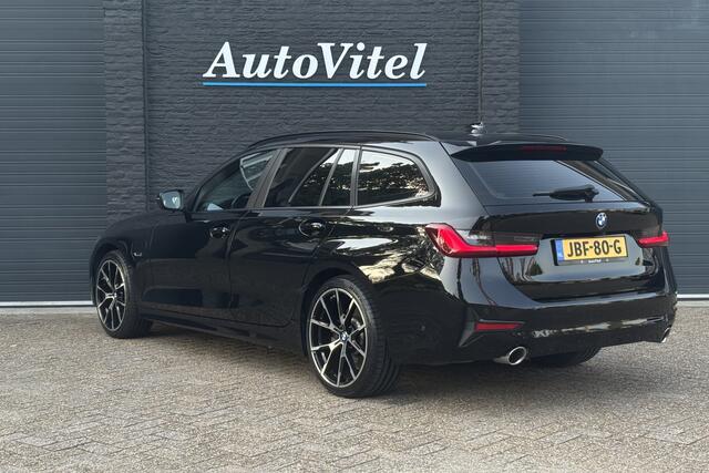 BMW 3-SERIE Touring 330e | Sportstoelen | Adaptive Cruise | 360° Camera | Dodehoek sensor | Stoel + Stuurverwarming | 19' Inch