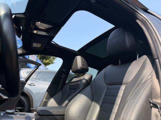 BMW 3-SERIE 320e | Panoramadak | Trekhaak | 19" | Leer