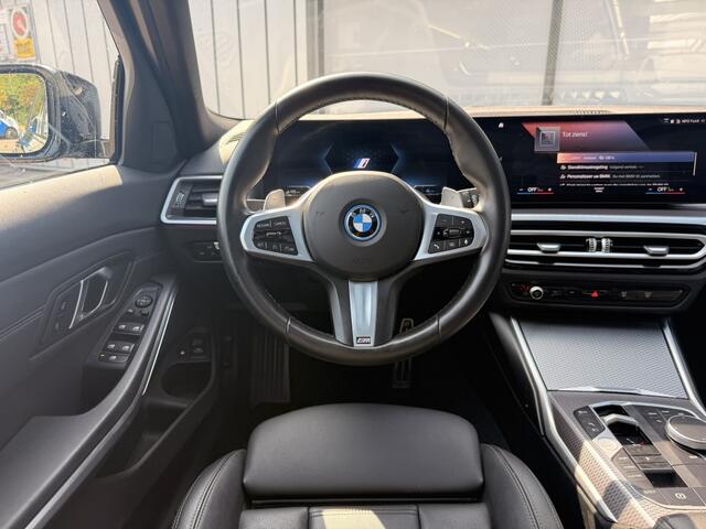 BMW 3-SERIE 320e | Panoramadak | Trekhaak | 19" | Leer