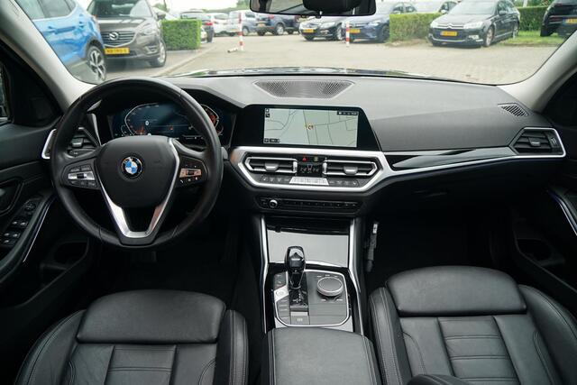 BMW 3-SERIE 318i High Executive + SCHUIFDAK / LASERLIGHT / TREKHAAK / LEDER / INDIVIDUAL / DRAVITGRAU