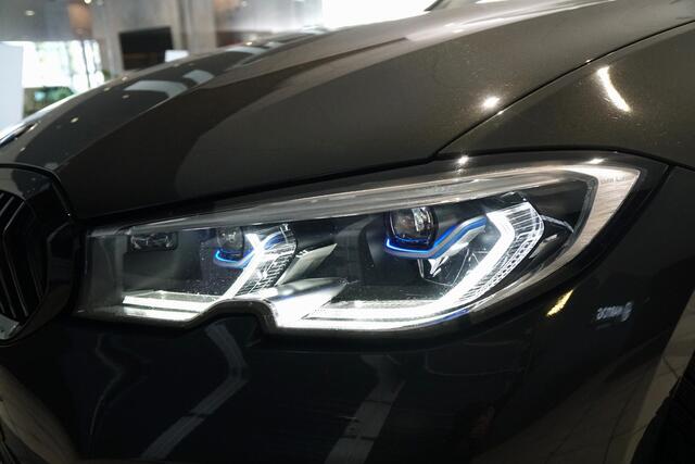 BMW 3-SERIE 318i High Executive + SCHUIFDAK / LASERLIGHT / TREKHAAK / LEDER / INDIVIDUAL / DRAVITGRAU