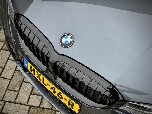 BMW 3-SERIE Touring 330e M-Sport Laser Adapt. Cruise HUD Harman/Kardon Camera 19 inch LM M-Sport Remmen