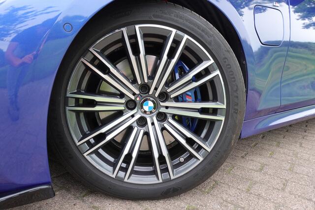 BMW 3-SERIE 330e High Executive | M-Sport | Adaptive Cruise |Schuifdak | Laser koplampen | 360 Camera | H&K | Autopilot | HUD |