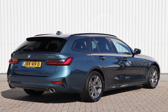 BMW 3-SERIE Touring 320i High Executive | Adap. Cruise | Stoelverwarming | Halfleder | Camera | Navigatie | Carplay
