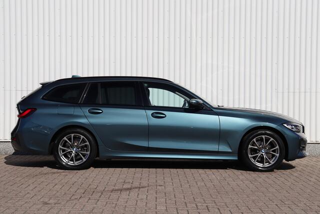 BMW 3-SERIE Touring 320i High Executive | Adap. Cruise | Stoelverwarming | Halfleder | Camera | Navigatie | Carplay