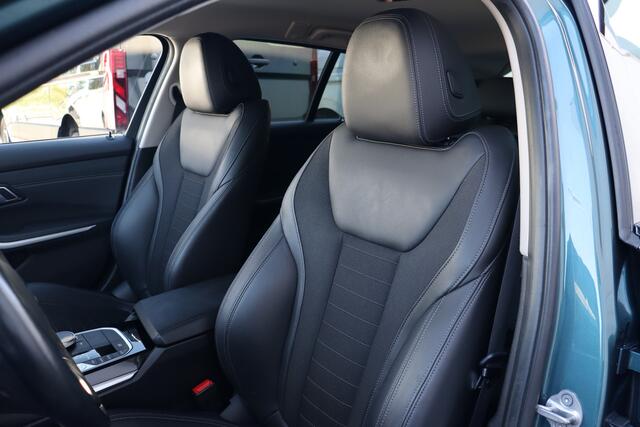 BMW 3-SERIE Touring 320i High Executive | Adap. Cruise | Stoelverwarming | Halfleder | Camera | Navigatie | Carplay