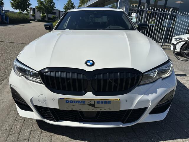 BMW 3-SERIE 330i M sport Schuifdak | Laser | HUD | Harman Kardon | Keyless