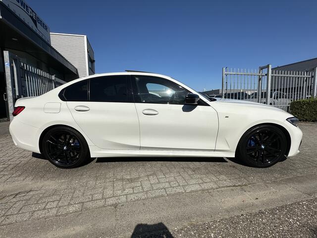 BMW 3-SERIE 330i M sport Schuifdak | Laser | HUD | Harman Kardon | Keyless