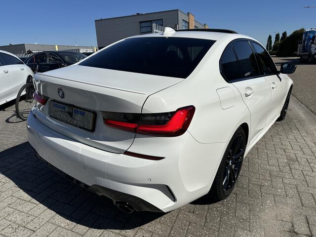 BMW 3-SERIE 330i M sport Schuifdak | Laser | HUD | Harman Kardon | Keyless