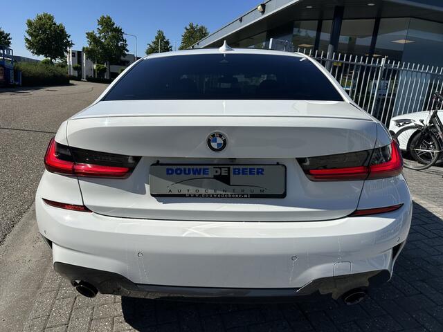 BMW 3-SERIE 330i M sport Schuifdak | Laser | HUD | Harman Kardon | Keyless