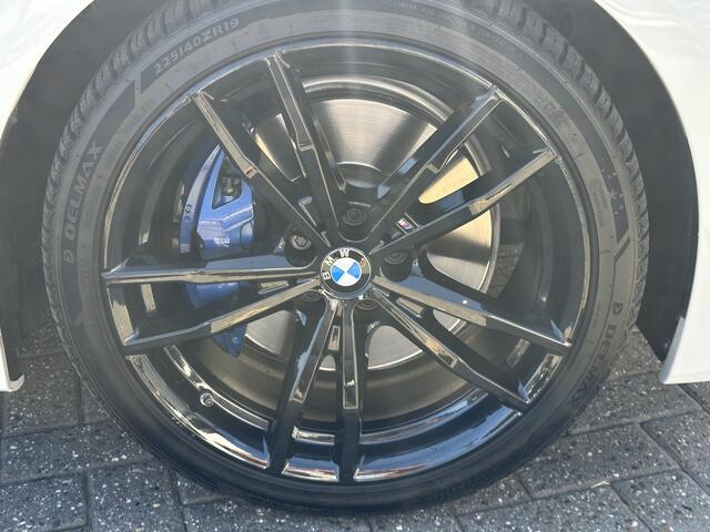 BMW 3-SERIE 330i M sport Schuifdak | Laser | HUD | Harman Kardon | Keyless