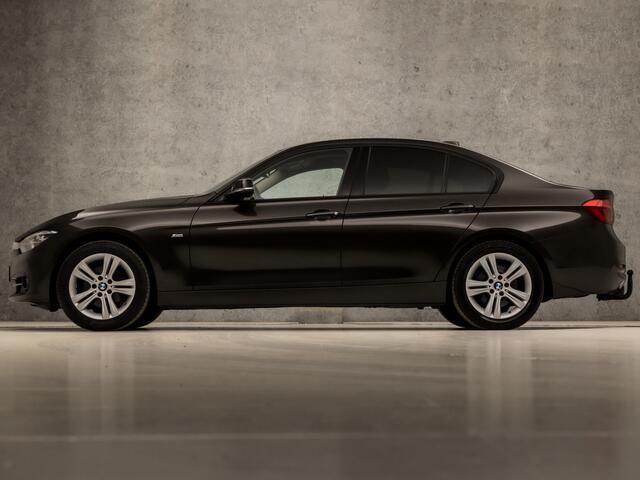 BMW 3-SERIE 318I Sportline Automaat (NAVIGATIE, CLIMATE, LEDER, STOELVERWARMING, SPORTSTOELEN, GETINT GLAS, PARKEERSENSOREN, LED KOPLAMPEN, TREKHAAK, CRUISE, NIEUWSTAAT)