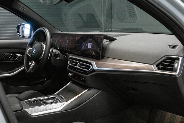 BMW 3-SERIE 330e *M-Sport / Panorama / Head-up Display / Memory / Keyless*