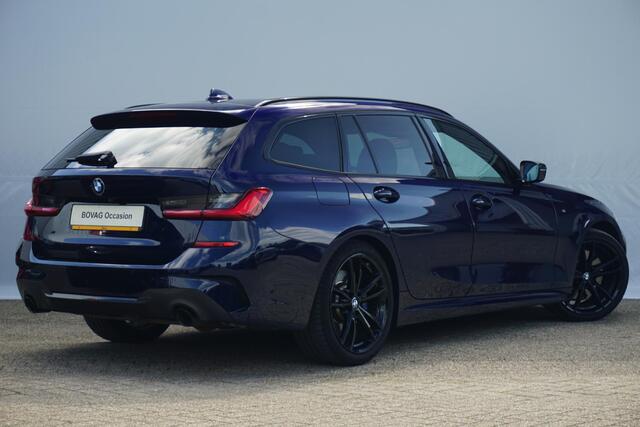 BMW 3-SERIE Touring 330i High Executive M Sport Plus Pack 19'' / Panoramadak / Harman Kardon / Elektrisch verstelbare stoelen / Head-Up Display / Trekhaak