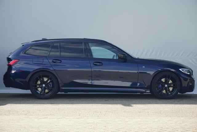 BMW 3-SERIE Touring 330i High Executive M Sport Plus Pack 19'' / Panoramadak / Harman Kardon / Elektrisch verstelbare stoelen / Head-Up Display / Trekhaak
