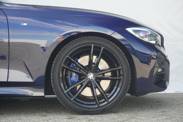 BMW 3-SERIE Touring 330i High Executive M Sport Plus Pack 19'' / Panoramadak / Harman Kardon / Elektrisch verstelbare stoelen / Head-Up Display / Trekhaak