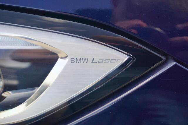 BMW 3-SERIE Touring 330i High Executive M Sport Plus Pack 19'' / Panoramadak / Harman Kardon / Elektrisch verstelbare stoelen / Head-Up Display / Trekhaak