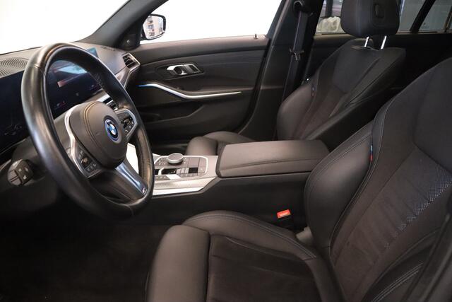 BMW 3-SERIE Touring 320e Schuif/Kanteldak Harman Kardon Head-Up Elek. stoelen
