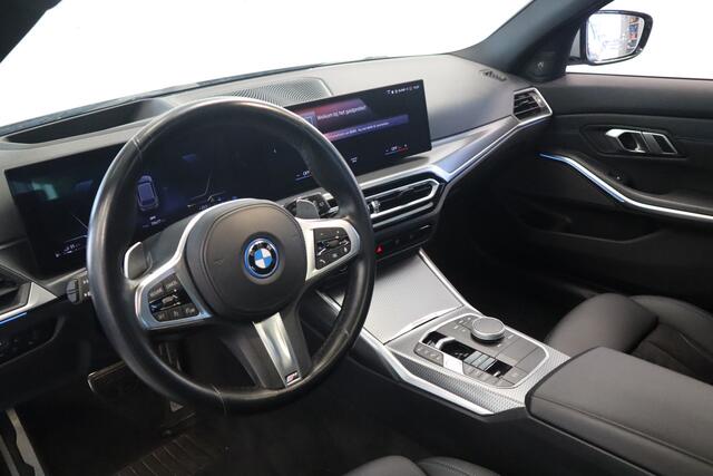 BMW 3-SERIE Touring 320e Schuif/Kanteldak Harman Kardon Head-Up Elek. stoelen