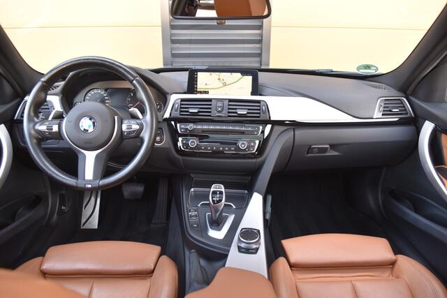 BMW 3-SERIE Touring 320i * M Sportpakket * LED * Panorama dak * Stoelverwarming * Leder *
