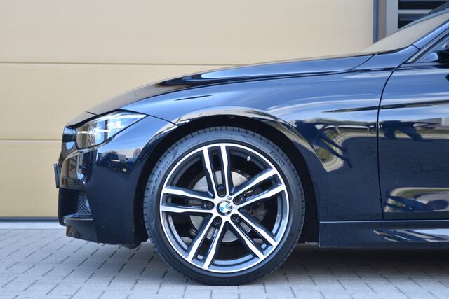 BMW 3-SERIE Touring 320i * M Sportpakket * LED * Panorama dak * Stoelverwarming * Leder *