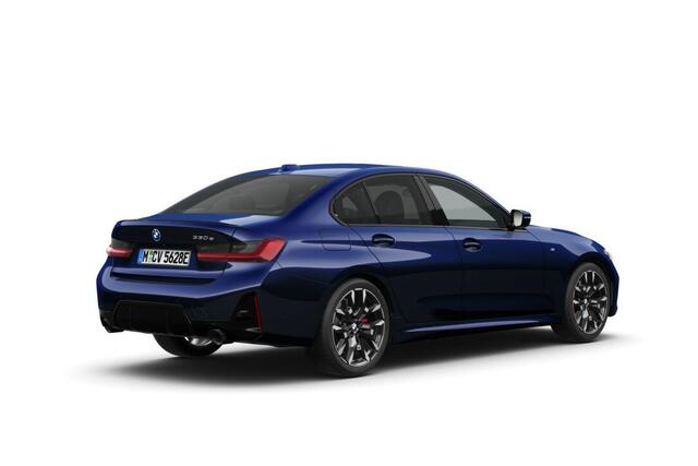 BMW 3-SERIE Sedan 330e | M Sport Pro | Comfort Pack | Active Cruise Control | Glazen Schuif-/kanteldak | Adaptieve LED koplampen