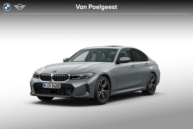 BMW 3-SERIE Sedan 330e | M Sport | Comfort Pack | Glazen dak | Active Cruise Control