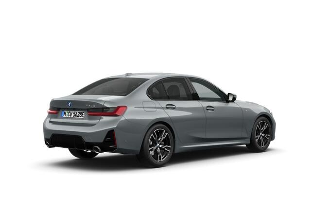 BMW 3-SERIE Sedan 330e | M Sport | Comfort Pack | Glazen dak | Active Cruise Control