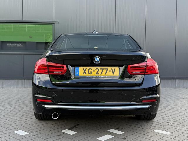BMW 3-SERIE 318i Luxury Edition 136 PK Steptronic | 1 jaar garantie | Dealer onderhouden | Automaat | Schuifdak | Panoramadak | Leder | Navigatie | LED koplampen | Parkeersensoren | Stoelverwarming | Climate control | Cruise control |