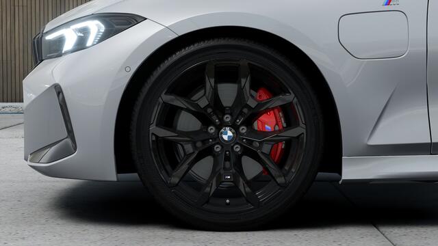 BMW 3-SERIE Touring 330e High Executive M Sport Automaat / Panoramadak / Trekhaak / Sportstoelen / Adaptieve LED / Active Cruise Control / Parking Assistant Plus / Comfort Access /
