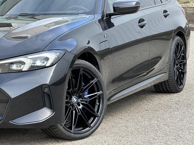 BMW 3-SERIE Touring 330e M Pakket | Leder/Pano-Schuifdak/20-inch/Cruise Adaptief/H&K