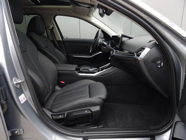 BMW 3-SERIE Touring 318i * PANORAMADAK * LEER * CARPLAY !!
