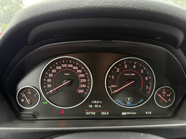 BMW 3-SERIE 330e Hybride!! | Stoelverwarming | Camera | PDC V+A | Clima | Cruise | Head-Up Display RIJKLAARPRIJS INCL 12 MAANDEN GARANTIE EN BEURT