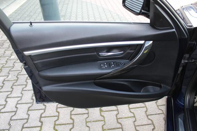 BMW 3-SERIE 3-Serie Touring 318i M-Pakket High Executive Uitv. AUTOMAAT