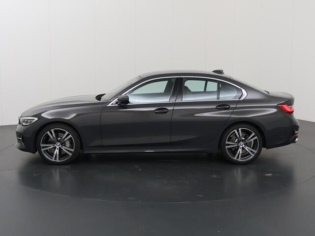 BMW 3-SERIE 330i High Executive Edition | Lederen Bekleding | Trekhaak | Elektrisch verstelb. bestuurdersstoel met geheugen | Stoel/Stuurwielverwarming | Cruise Control Adaptief | Parkeercamera