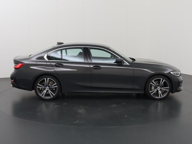 BMW 3-SERIE 330i High Executive Edition | Lederen Bekleding | Trekhaak | Elektrisch verstelb. bestuurdersstoel met geheugen | Stoel/Stuurwielverwarming | Cruise Control Adaptief | Parkeercamera