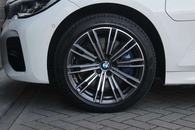 BMW 3-SERIE Touring 330e xDrive M Sport | H+K | Pano | Trekhaak | High Executive