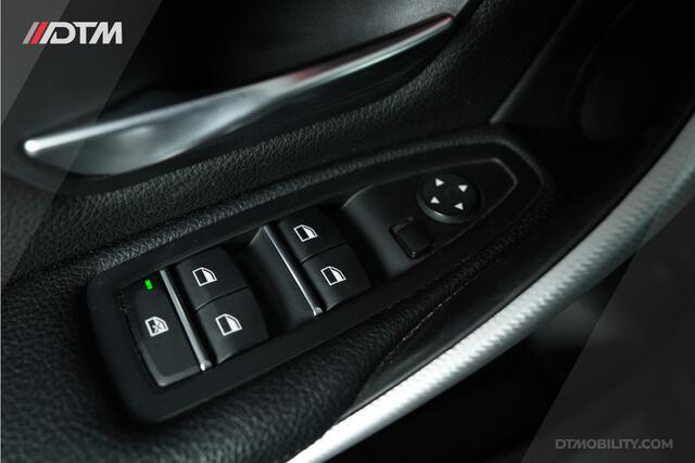 BMW 3-SERIE Touring 318i M-Sport | Trekhaak | Leder