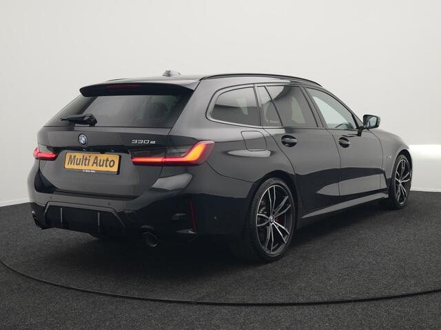 BMW 3-SERIE Touring 330e M Sport Facelift Model Plug In Hybrid 292pk Dealer O.H PHEV | Widescreen Navi | Adaptive Cruise | Alcantara Sportstoelen Memory & Verwarmd | Camera | Sfeerverlichting | Apple Carplay | Blis | Keyless | DAB |