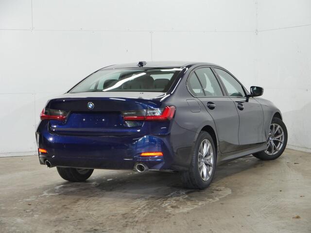 BMW 3-SERIE 318i Sedan | Sportstoelen | Hifi | Stoelverwarming | Voorbereiding Driving Assistance