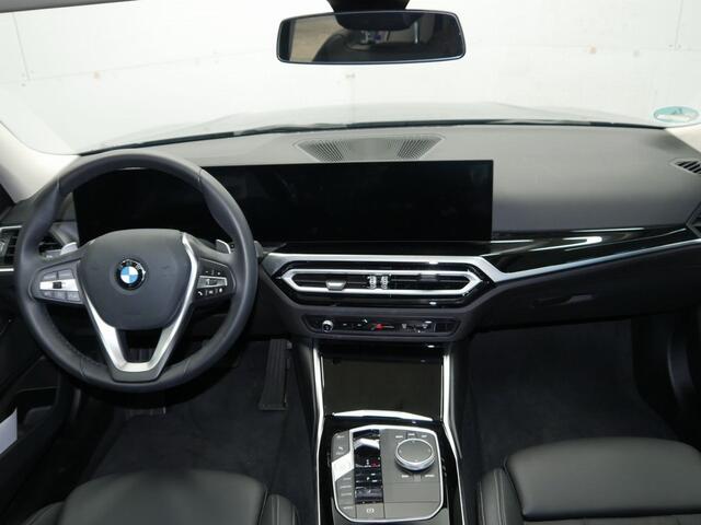 BMW 3-SERIE 318i Sedan | Sportstoelen | Hifi | Stoelverwarming | Voorbereiding Driving Assistance